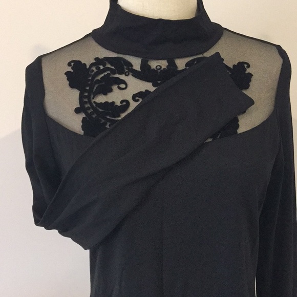 🌟🌟 HOST PICK 🌟🌟Tuzzi   black detailed high neck top - Picture 4 of 7